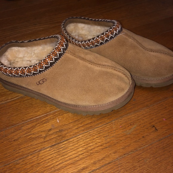 UGG Slippers - Picture 2 of 3